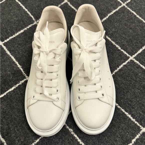 Authentic WOMENS Alexander McQueen Sneakers 39 (8-8.5us) - Picture 2 of 8